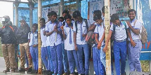 தொடர் கனமழை எதிரொலி: தமிழகத்தில் எந்தெந்த மாவட்டங்களுக்கெல்லாம் பள்ளி விடுமுறை?