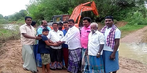 புதுக்கோட்டை: உண்டியல் பணத்தை நீர்நிலை சீரமைக்க கொடுத்த மாணவன்
