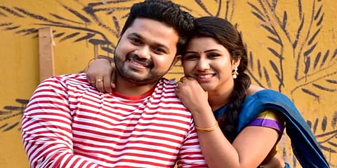 கர்ப்பிணியாக இருப்பதால் ’ராஜா ராணி 2’ சீரியலிலிருந்து விலகுகிறேனா? -ஆல்யா மானசா விளக்கம்