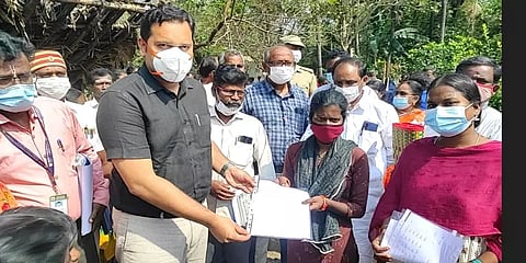 பெற்றோரை இழந்த பிள்ளைகளுக்கு  வீடு கட்டித்தர ஆணை வழங்கிய செங்கல்பட்டு மாவட்ட ஆட்சியர்