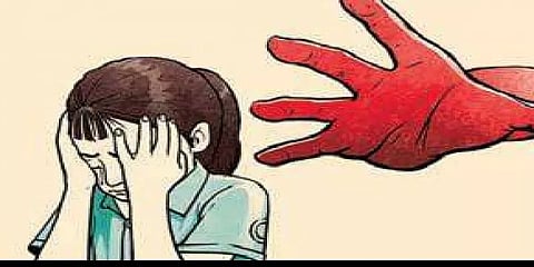 ஆந்திரா: புத்தகம், பேனா தருவதாக கூறி மாணவிகளுக்கு பாலியல் தொல்லை