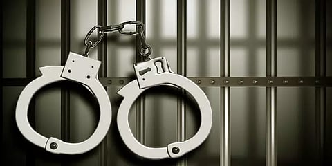 ம.பி: காவல்நிலையத்துக்குள் குட்காவை துப்பிய 4 போலீசார் கைது