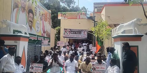 மாரிதாஸ் கைதை கண்டித்து மதுரையில் பாஜகவினர் வாயில் கருப்புத்துணி கட்டி போராட்டம்