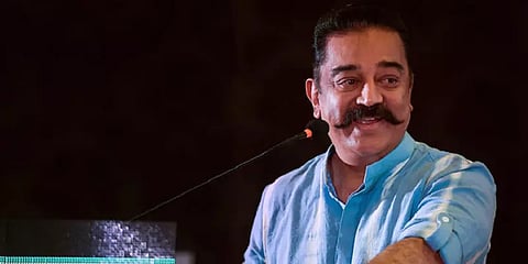 ”குப்பங்களிலும் மழைநீரிலும் தொற்றாத கொரோனா, விமானநிலையத்தில் தொற்றியது”- கமல்ஹாசன் பேச்சு