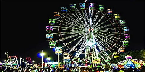 சென்னை தீவுத்திடலில் தமிழ்நாடு சுற்றுலா வளா்ச்சிக் கழகம் சார்பில் பொருட்காட்சி
