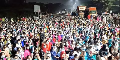 காஞ்சிபுரம்: 8 பெண்கள் நிலை என்னவானது? - விடிய விடிய தனியார் நிறுவன  ஊழியர்கள் போராட்டம்