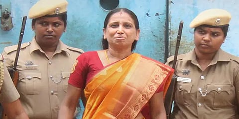 நளினிக்கு ஒரு மாதம் பரோல் வழங்க கோரி அவரது தாயார் சென்னை உயர் நீதிமன்றத்தில் மனு
