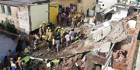 சென்னையில் இடிந்து விழுந்த குடிசை மாற்று வாரிய கட்டடம்; தரைமட்டமான 24 வீடுகள்