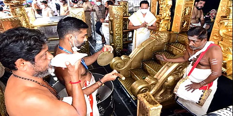 சபரிமலை: அதிகாலையில் இசைக்கப்படும் ஐயப்பன் துயில் உணர்த்தும் பாரம்பரிய 'தாயம்பகை' மேளம்