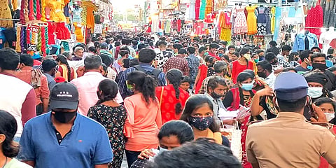 நாளை முழு முடக்கம்: பொருட்களை வாங்க தி.நகர் அங்காடிகளில் குவிந்த பொதுமக்கள்