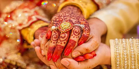ஞாயிறு முழு ஊரடங்கு: திருமண நிகழ்ச்சிகளுக்கு செல்ல தடையில்லை - தமிழக அரசு