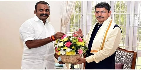 தமிழக ஆளுநர் ஆர்.என்.ரவியுடன் மத்திய இணையமைச்சர் எல்.முருகன் சந்திப்பு