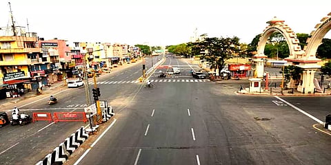 ஊரடங்கு கட்டுப்பாடுகளை நீட்டிக்கலாமா? – அதிகாரிகளுடன் முதல்வர் இன்று ஆலோசனை