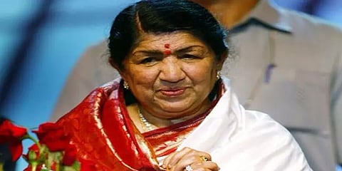 பாடகி லதா மங்கேஷ்கருக்கு கொரோனா தொற்று: ஐசியூவில் அனுமதி