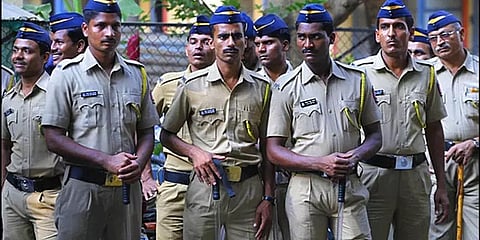 ‘நான் அவன் இல்லை’ பாணியில்  40 பெண்களிடம் கைவரிசை காட்டிய மும்பை இளைஞர் கைது