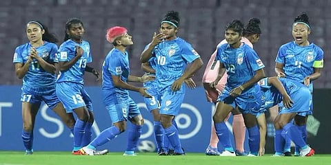 கொரோனா தாக்கம்: கால்பந்து தொடரிலிருந்து வெளியேறிய இந்திய அணி