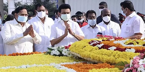 பேரறிஞர் அண்ணாவின் 53 ஆவது நினைவு தினம் - தலைவர்கள் மரியாதை