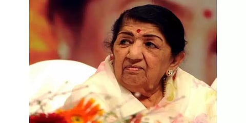பிரபல பின்னணி பாடகி லதா மங்கேஷ்கர் காலமானார்