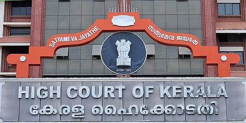 கேரளா: பூசாரிகளின் கால்களை கழுவிய பக்தர்கள் - உயர்நீதிமன்றம் தாமாக முன்வந்து விசாரணை