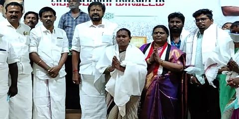 பெரம்பலூர்: அதிமுகவில் ஐக்கியமான அமமுக பெண் வேட்பாளர் - அதிர்ச்சியில் தொண்டர்கள்!