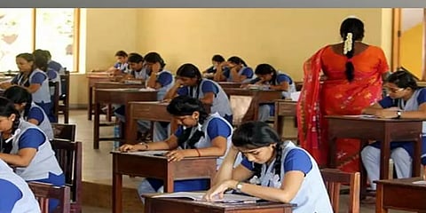 மீண்டும் கசிந்தது வினாத்தாள்: +2 திருப்புதல் தேர்வுக்கான வணிகக் கணித வினாத்தாளும் கசிவு