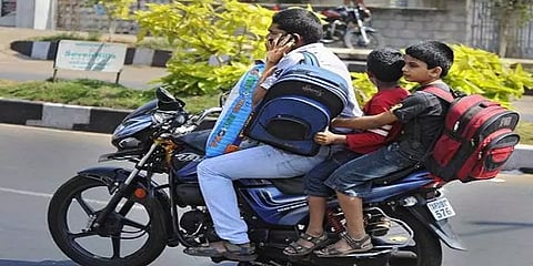 4 வயதுக்கு கீழான குழந்தைகளுக்கு ஹெல்மெட் கட்டாயம் - மத்திய அரசின் புதிய விதிமுறை