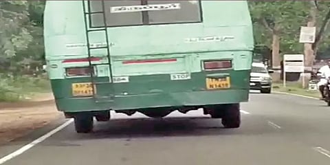 திருப்பூர்: அரசுப் பேருந்தின் சக்கரம் திடீரென கழன்று ஓடியதால் பரபரப்பு