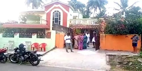 குடும்பத்தோடு திருப்பதிக்குச் சென்று திரும்பிய விவசாயிக்கு காத்திருந்த அதிர்ச்சி