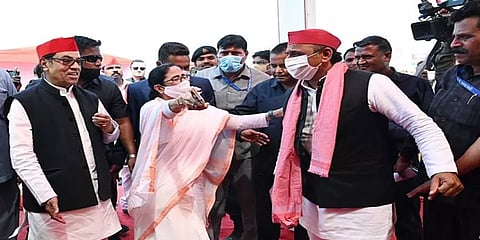 உ.பி. தேர்தலில் அகிலேஷ் தோற்கவில்லை; ஏமாற்றப்பட்டிருக்கிறார் - மம்தா பானர்ஜி
