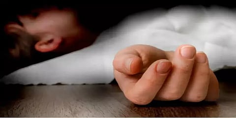 கணவன் தொல்லை தாங்காமல் மகனுடன் 4வது மாடியில் இருந்து குதித்த மனைவி