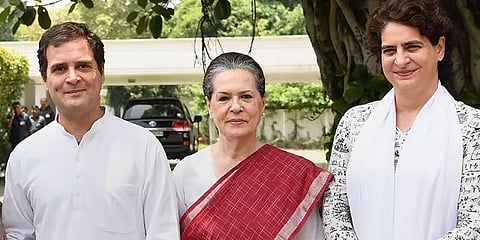 `சோனியா காந்தி குடும்பம் காங்கிரஸிலிருந்து விலக வேண்டும்'- தொடரும் ஆதரவும் எதிர்ப்பும்