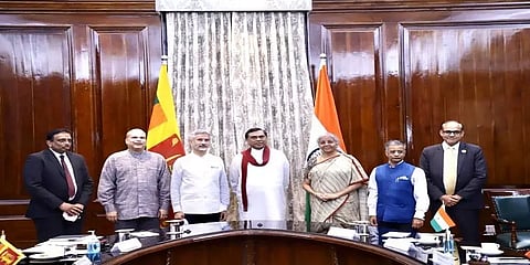 பொருளாதார சிக்கலில் தவிக்கும் இலங்கைக்கு இந்தியா ரூ.7,500 கோடி கடன் உதவி