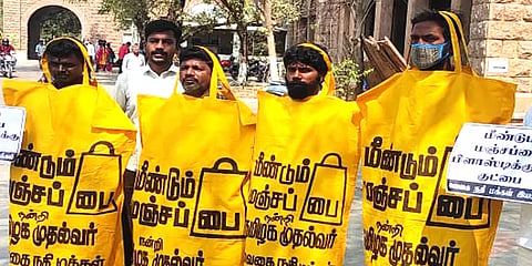 'மஞ்சள் பை' திட்டத்தை வழியுறுத்தி மதுரையில் நூதன விழிப்புணர்வு பிரச்சாரம்