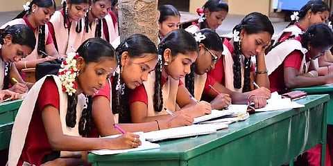 "10, 11, 12 ஆம் வகுப்புகளுக்கு மட்டும் உடற்கல்வி பாடவேளை கிடையாது" - பள்ளிக்கல்வித்துறை