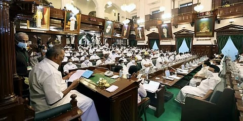 110 விதியின் கீழ் அறிவித்த திட்டங்களை நிறைவேற்றினீர்களா? - திமுக, அதிமுக காரசார விவாதம்