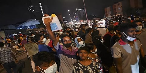 கடும் பொருளாதார சிக்கல் - இலங்கையில் அரசுக்கு எதிராக மக்கள் போராட்டம்