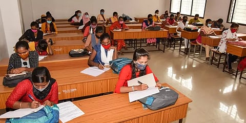 'பொறியியல் படிப்பிற்கு கணிதம் கட்டாயமில்லை' - ஏஐசிடிஇ அறிவிப்பு