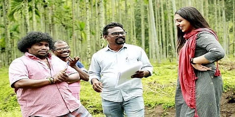 ‘மலை’ படத்தில் யோகிபாபு, லக்ஷ்மி மேனனின் கதாபாத்திரங்கள் என்ன? - வைரலாகும்  புகைப்படங்கள்
