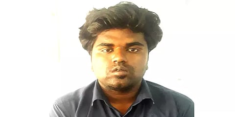 சிறுமியை காதலிப்பதாகக் கூறி பணம் கேட்டு மிரட்டல்: எம்பிஏ பட்டதாரி போக்சோவில் கைது