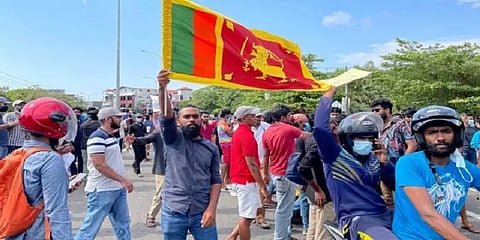 ‘ஐபிஎல் தொடரை விட்டுவிட்டு, நாட்டிற்காக போராட வாருங்கள்‘- அழைக்கும் இலங்கை முன்னாள் வீரர்!