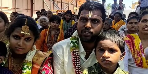 பென்னாகரம்: ஆதரவற்ற குழந்தைகள் மத்தியில் திருமணம் செய்துகொண்ட ஜோடி