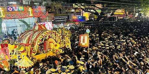 சித்திரை பெருவிழா: பக்தர்களை மகிழ்ச்சியில் ஆழ்த்திவிட்டு பிரியாவிடை பெற்ற  கள்ளழகர்