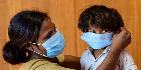 நாளுக்கு நாள் அதிகரிக்கும் கொரோனா - முகக் கவசத்தை மீண்டும் கட்டாயமாக்கிய டெல்லி