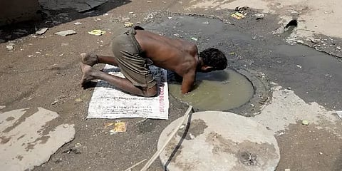 50 அடி ஆழ சாக்கடைக் குழியில் இறங்கிய 4 தொழிலாளர்கள் உயிரிழப்பு - தொடரும் அவலம்