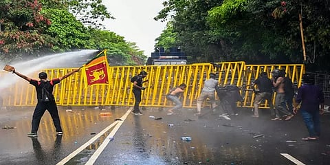 "அவசரநிலை பிரகடனம் எதற்கும் தீர்வாகாது" - இலங்கை அரசுக்கு உலக நாடுகள் கண்டனம்