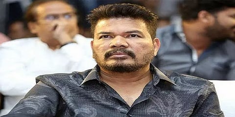 அமலாக்கத்துறை விசாரணை முடித்து பின்வழியாக வாடகை காரில் சென்ற இயக்குநர் சங்கர் - ஏன்?