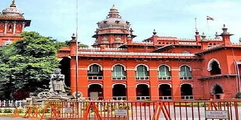 திருவண்ணாமலையில் கருணாநிதி சிலை அமைக்கும் பணிகள் -சென்னை உயர் நீதிமன்றம் தடை