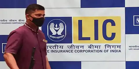 எல்ஐசி சந்தை மதிப்பு நான்கே நாட்களில் ரூ.77,600 கோடி சரிவு