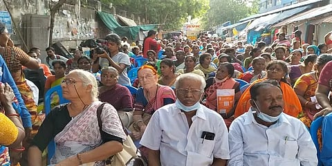 "வீட்டை காப்போம்; நாட்டை காப்போம்" - வீடுகள் இடிப்பை எதிர்த்த போராட்டத்தில் மேதா பட்கர்!