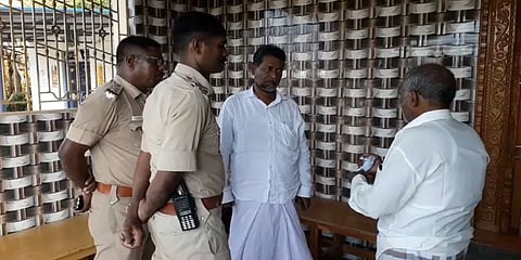 வீட்டில் சமைத்துக்கொண்டிருந்த மாமியார், மருமகளை கட்டிப்போட்டு 25 பவுன் நகைக் கொள்ளை